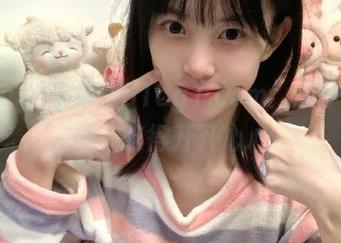 苹果版51cg1.com：瓜子配电影，吃得开开心心