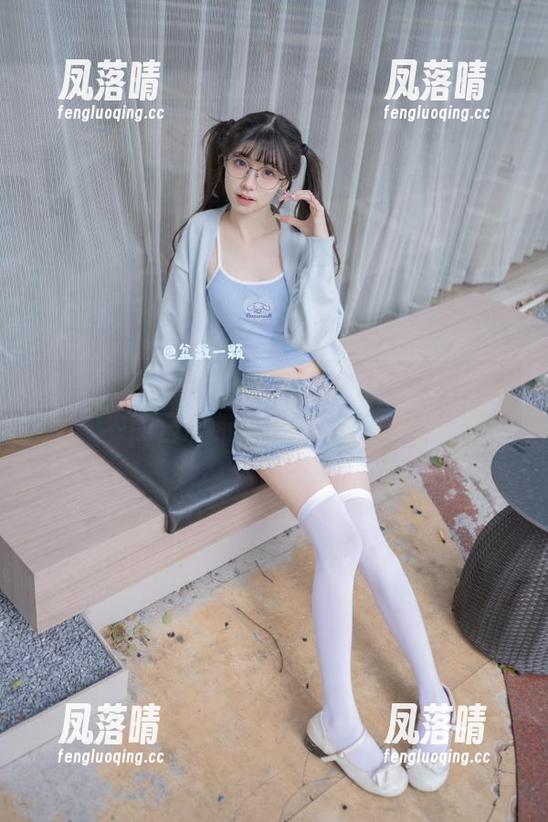 五一吃瓜中心苹果版：瓜农的日常和神秘的秋千悬念！