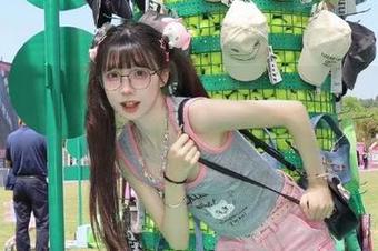 登录五一吃瓜中心，期待着无尽甜蜜和酸涩，心情有点七上八下。