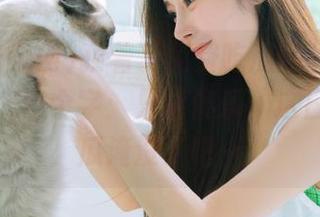 顶着“免费吃瓜网”里的每条线路，两个字：只能傻乐。这日子，被瓜淹没了吧～