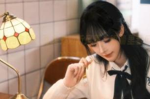 吃瓜网官网：耳朵旁边听风声，眼睛里看瓜田“红人”的欢腾。