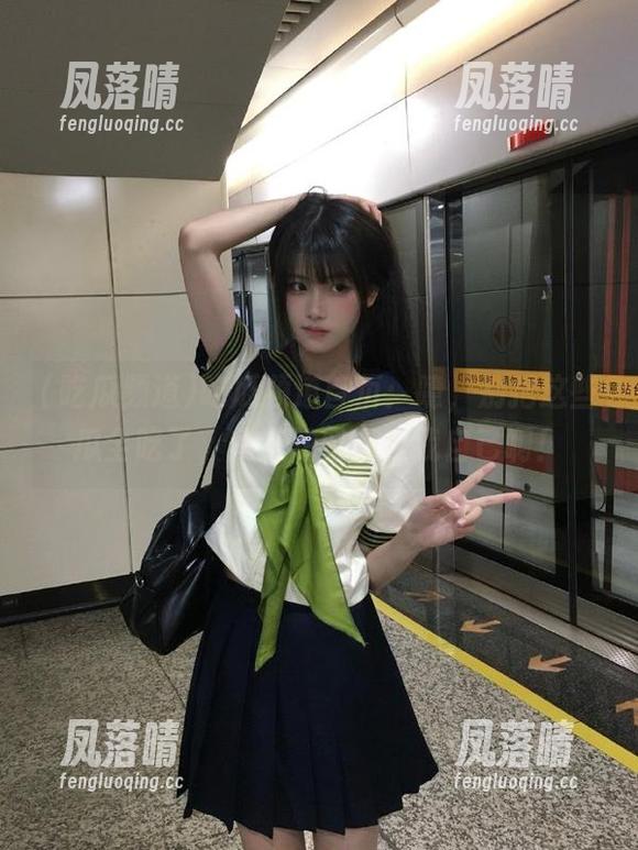 吃瓜频道首页：噫，别把这些瓜全吃了，我还想留点给我自己啊！