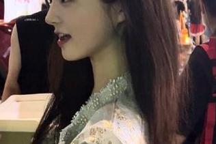 美女黑料网的网址实在太香，难道我该负责任地分享给朋友？