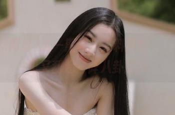 这一期的“黑料网址”，视频里又刮起一阵八卦旋风