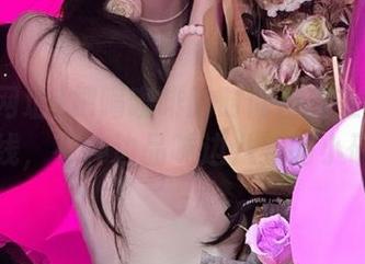 把喝咖啡的时间都花在黑料网址在线，有种边品味边八卦的小确幸。