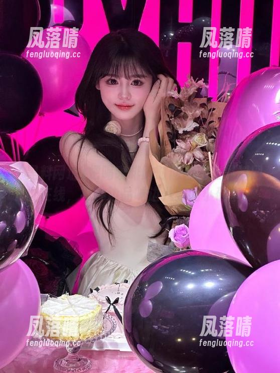 黑料网址 把喝咖啡的时间都花在黑料网址在线,有种边品味边八卦的小确幸。